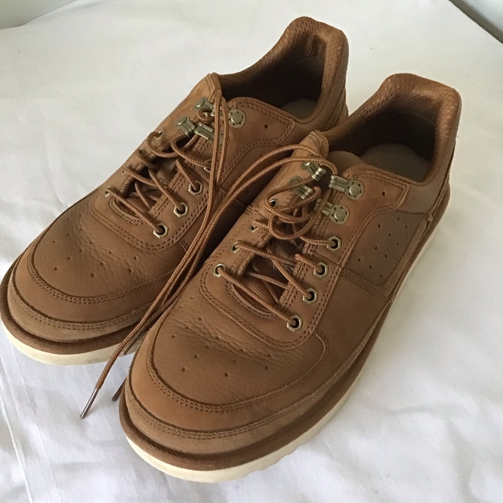 Authentic UGG Men's  Brown Leather Sneakers size 11 Lace Up  Comfort Shoes